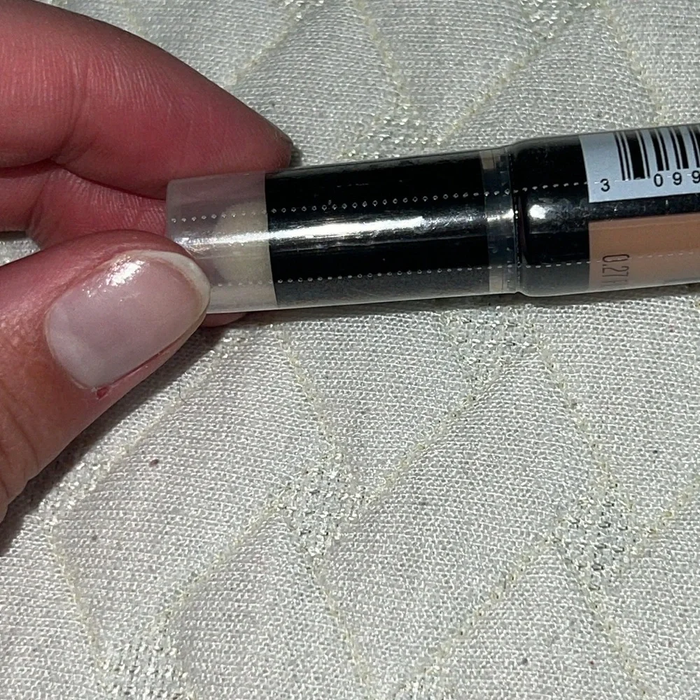 Revlon Colorstay skin Awaken Concealer in Shade 045